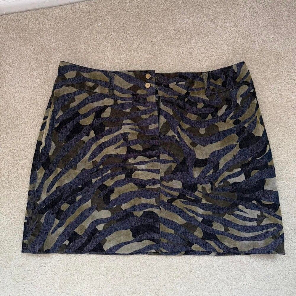 Mini Skirt - Picture 2 of 3